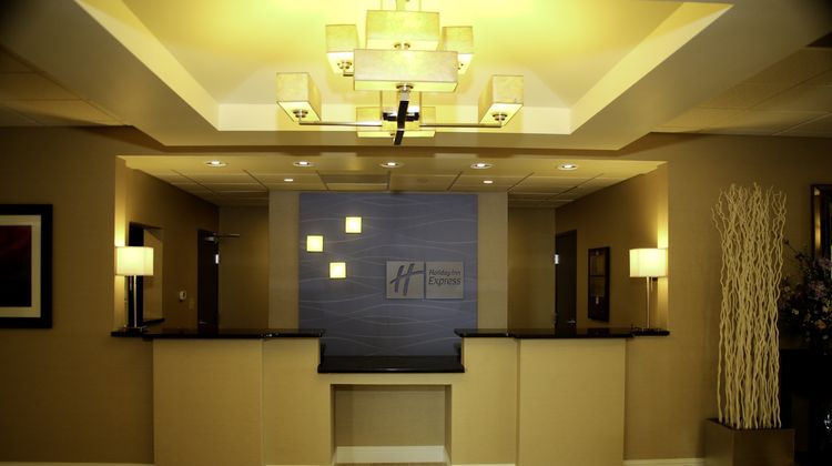 Holiday Inn Express Suites Marion Lobby