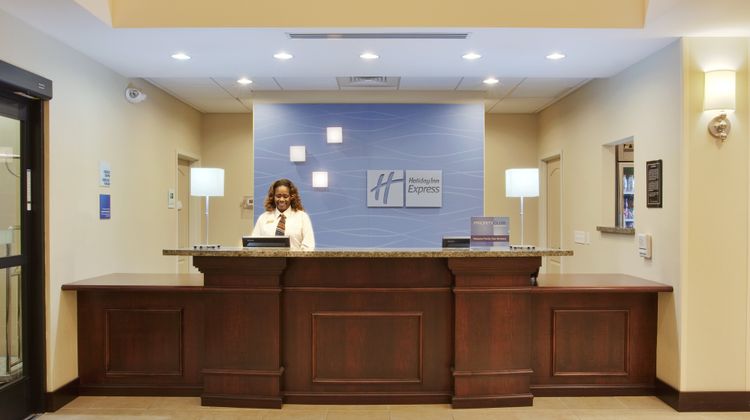 Holiday Inn Express & Suites Merced Lobby