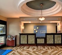Holiday Inn Express & Suites Lobby