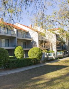 Pinnacle Apartments