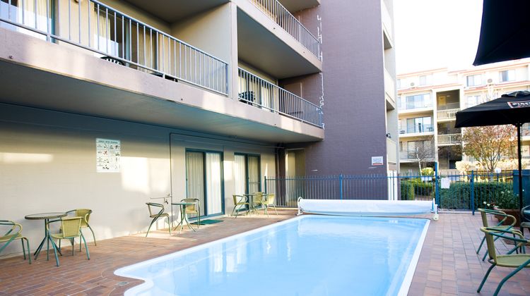 Pinnacle Apartments Pool