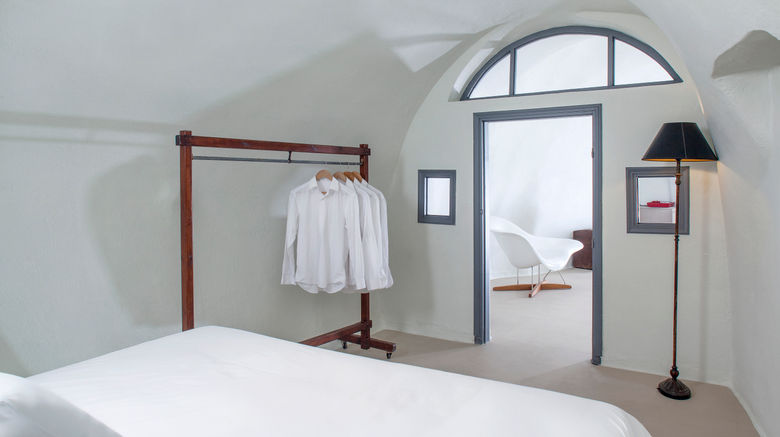 <b>On The Rocks Santorini Suite</b>. Images powered by <a href="https://www.leonardoworldwide.com/" title="Leonardo Worldwide" target="_blank">Leonardo</a>.