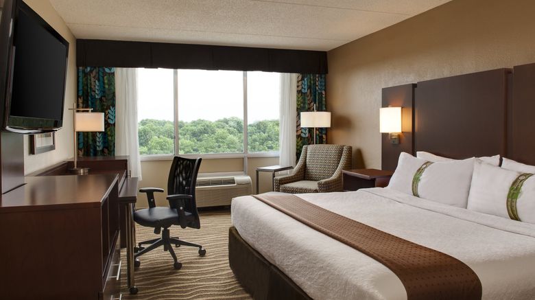 <b>Holiday Inn Hotel & Suites Suite</b>. Images powered by <a href="https://www.leonardoworldwide.com/" title="Leonardo Worldwide" target="_blank">Leonardo</a>.
