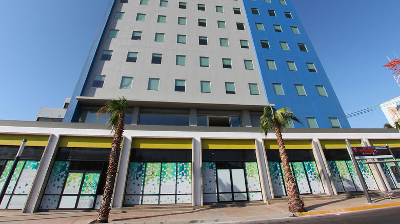 <b>One La Paz Exterior</b>. Images powered by <a href="https://www.leonardoworldwide.com/" title="Leonardo Worldwide" target="_blank">Leonardo</a>.