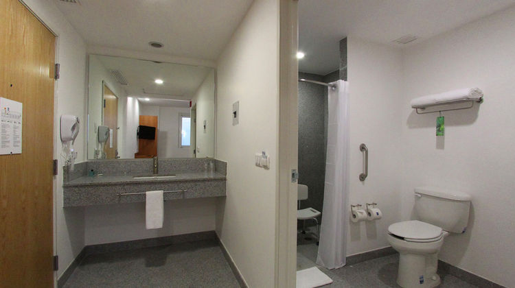 One Guadalajara Periferico Poniente Room