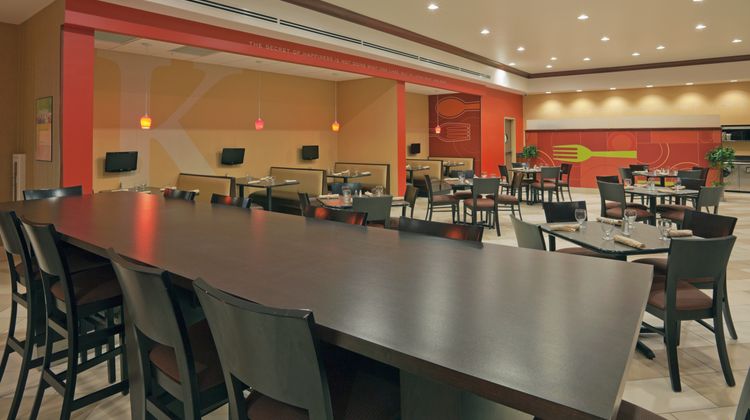 Holiday Inn Hotel & Suites Lima Restaurant