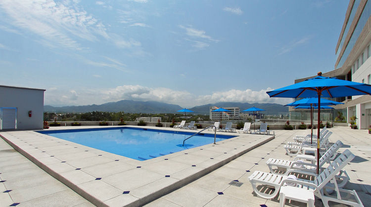 One Puerto Vallarta Aeropuerto Pool