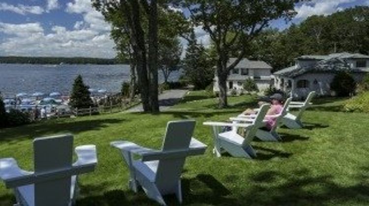 Spruce Point Inn Resort Exterior