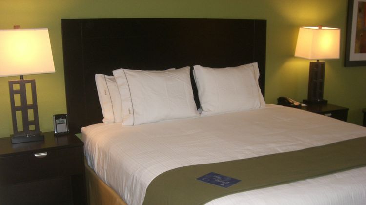 Holiday Inn Express Mount Juliet Room