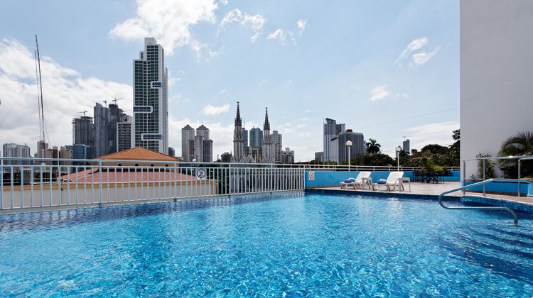 Crowne Plaza Panama Pool