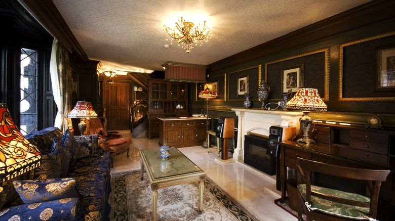 <b>The Old England Manor Suite</b>. Images powered by <a href="https://www.leonardoworldwide.com/" title="Leonardo Worldwide" target="_blank">Leonardo</a>.