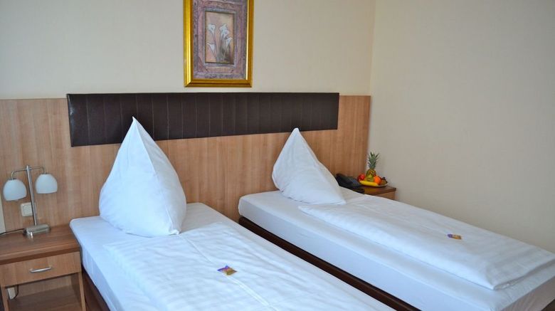 <b>Sophien Hotel Frankfurt Room</b>. Images powered by <a href="https://www.leonardoworldwide.com/" title="Leonardo Worldwide" target="_blank">Leonardo</a>.