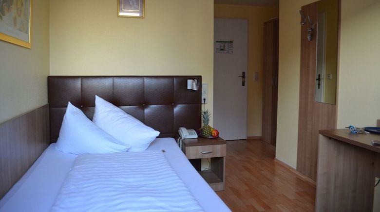 <b>Sophien Hotel Frankfurt Room</b>. Images powered by <a href="https://www.leonardoworldwide.com/" title="Leonardo Worldwide" target="_blank">Leonardo</a>.