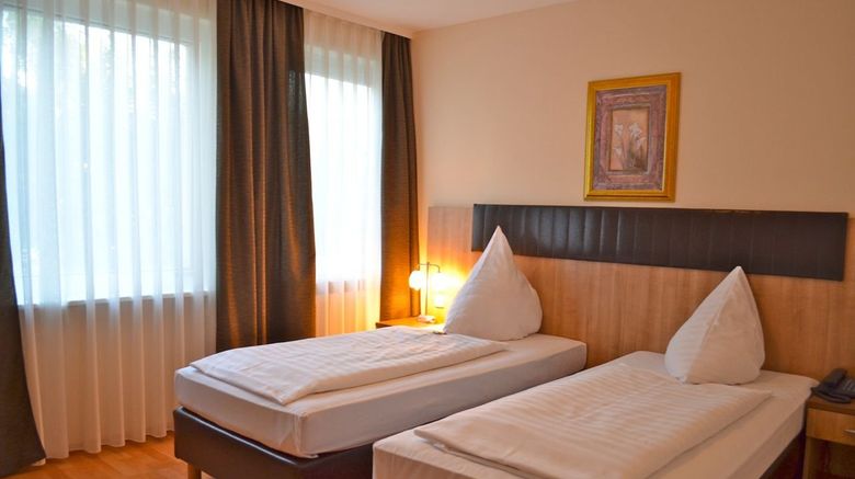 <b>Sophien Hotel Frankfurt Room</b>. Images powered by <a href="https://www.leonardoworldwide.com/" title="Leonardo Worldwide" target="_blank">Leonardo</a>.