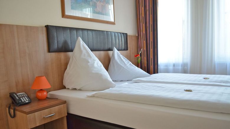 <b>Sophien Hotel Frankfurt Room</b>. Images powered by <a href="https://www.leonardoworldwide.com/" title="Leonardo Worldwide" target="_blank">Leonardo</a>.
