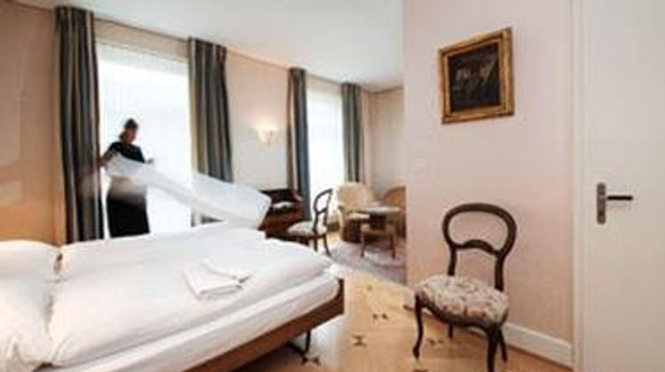 Blume Hotel Room