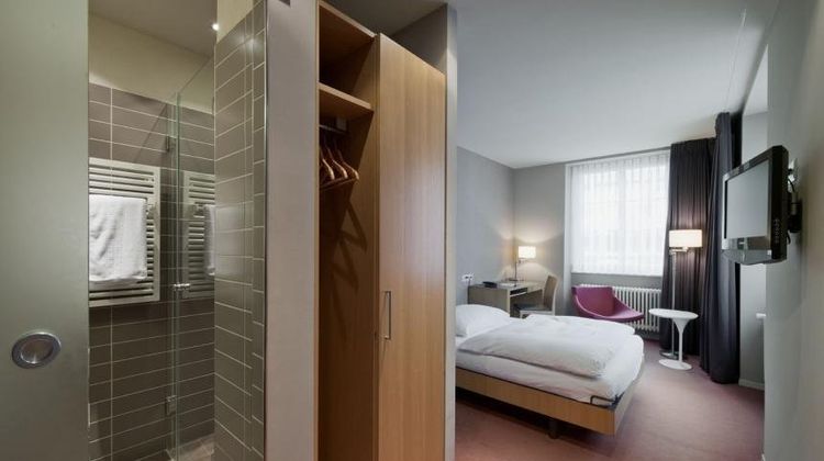 Blume Hotel Room