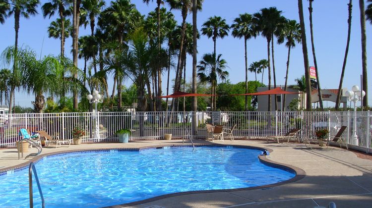 Victoria Palms Inn & Suites Exterior