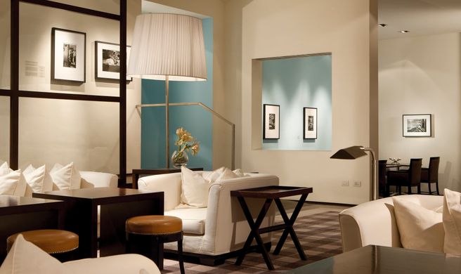 Gallery Hotel Art Lobby