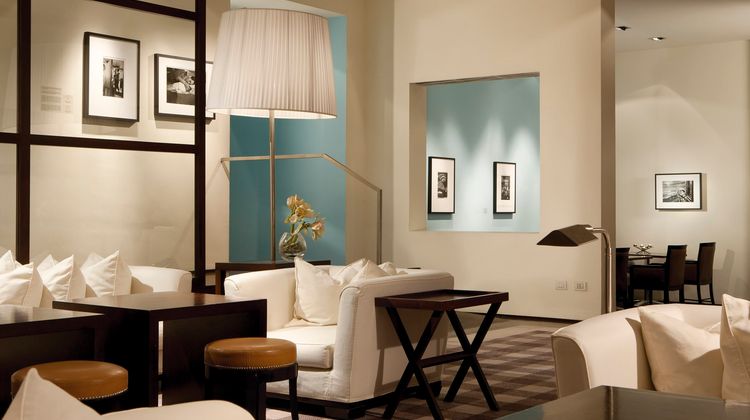 Gallery Hotel Art Lobby
