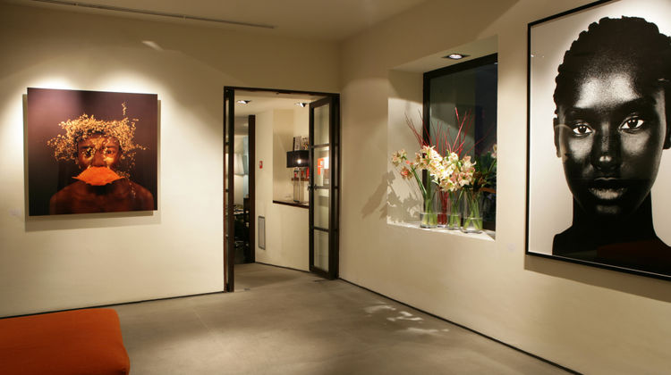 Gallery Hotel Art Lobby