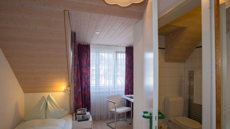 <b>Hotel LINDE Stettlen Room</b>. Images powered by <a href="https://www.leonardoworldwide.com/" title="Leonardo Worldwide" target="_blank">Leonardo</a>.