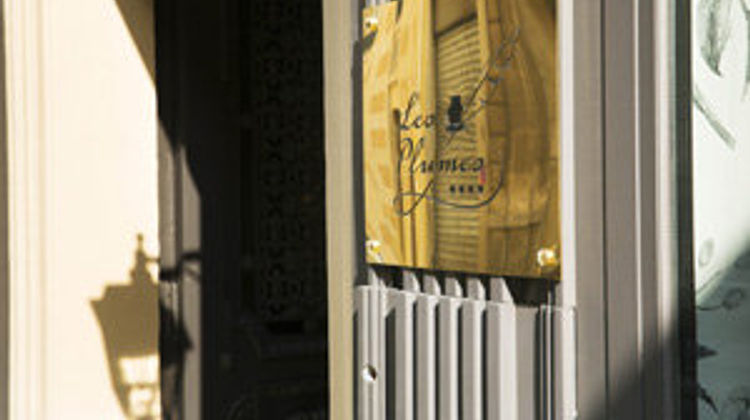 Les Plumes Hotel Paris Exterior