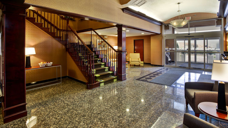 Holiday Inn Express & Suites Woodhaven Lobby