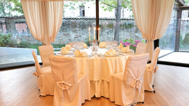 <b>Castello Rosso Restaurant</b>. Images powered by <a href="https://www.leonardoworldwide.com/" title="Leonardo Worldwide" target="_blank">Leonardo</a>.