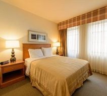 LuxiaSuites Rodney Square Room