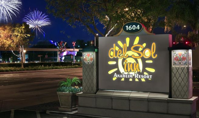 Anaheim Del Sol Inn Exterior