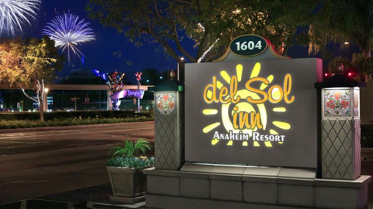 Anaheim Del Sol Inn Exterior