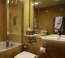 The Christchurch Harbour Hotel Room