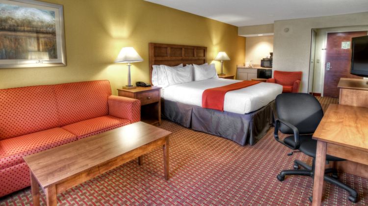 Holiday Inn Express Suite