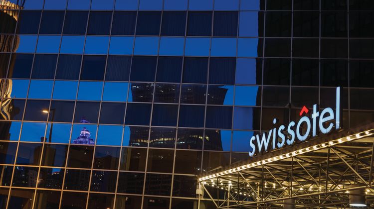 Swissotel Chicago Exterior
