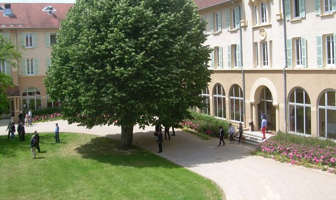 Domaine Lyon Saint Joseph Exterior
