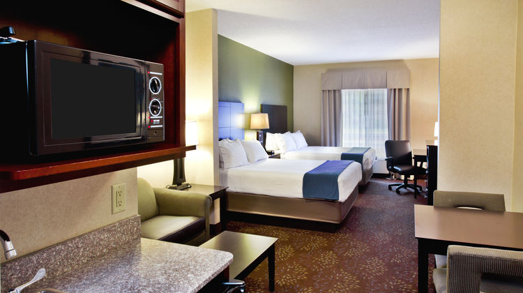Holiday Inn Express & Suites Woodhaven Suite