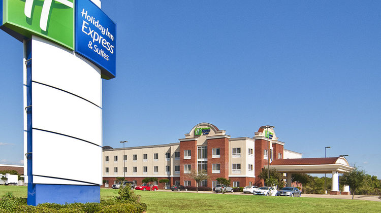 Holiday Inn Express Hotel & Suites Exterior