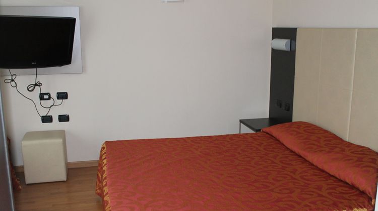 Raya Hotel Motel Room