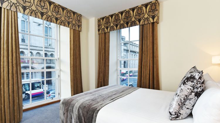 Royal Athenaeum Suites Suite