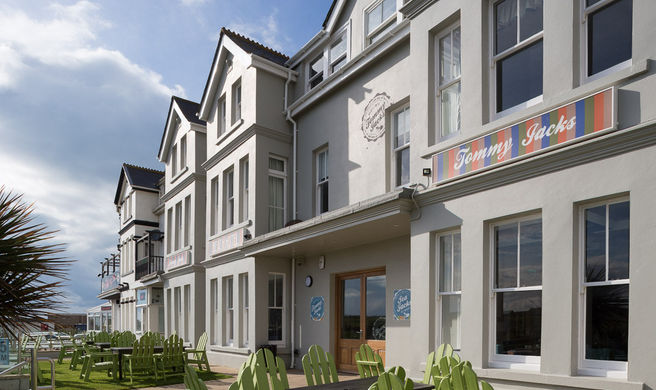 Tommy Jacks Beach Hotel Exterior