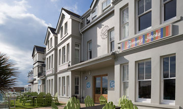 Tommy Jacks Beach Hotel