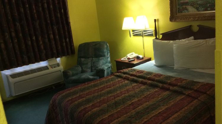 Country Hearth Inn Bowling Green Room