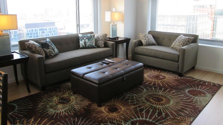 <b>Churchill at Watermark Kendall West Suite</b>. Images powered by <a href="https://www.leonardoworldwide.com/" title="Leonardo Worldwide" target="_blank">Leonardo</a>.