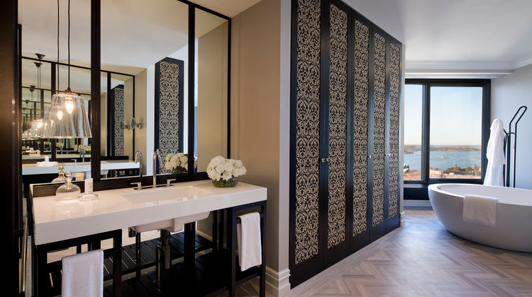 Four Seasons Hotel Sydney Suite