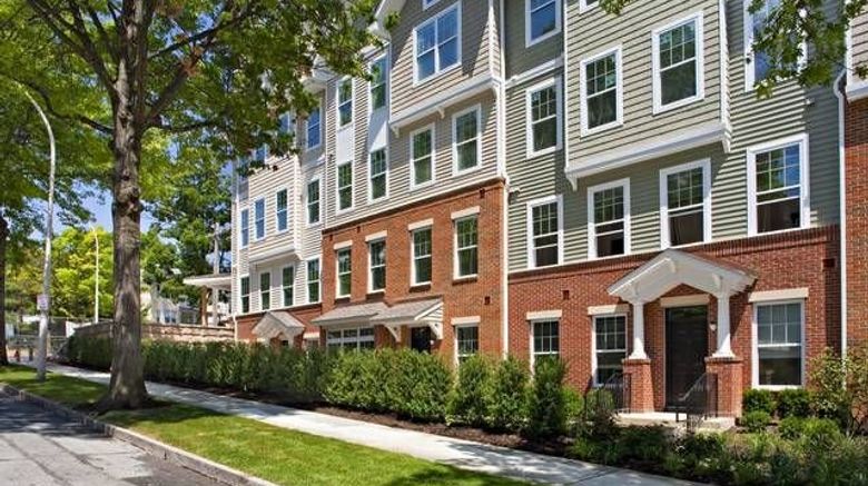 Avalon White Plains Exterior. Images powered by <a href="https://www.leonardoworldwide.com" target="_blank" rel="noopener">Leonardo</a>.