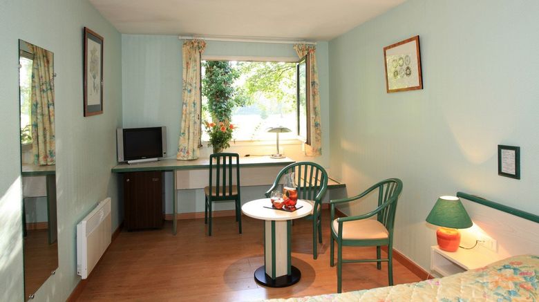 <b>Hostellerie Chateau de la Motte-Fenelon Room</b>. Images powered by <a href="https://www.leonardoworldwide.com/" title="Leonardo Worldwide" target="_blank">Leonardo</a>.