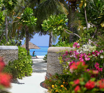 Four Seasons Resort at Kuda Huraa Exterior
