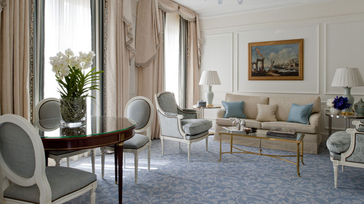 Four Seasons Hotel George V Room