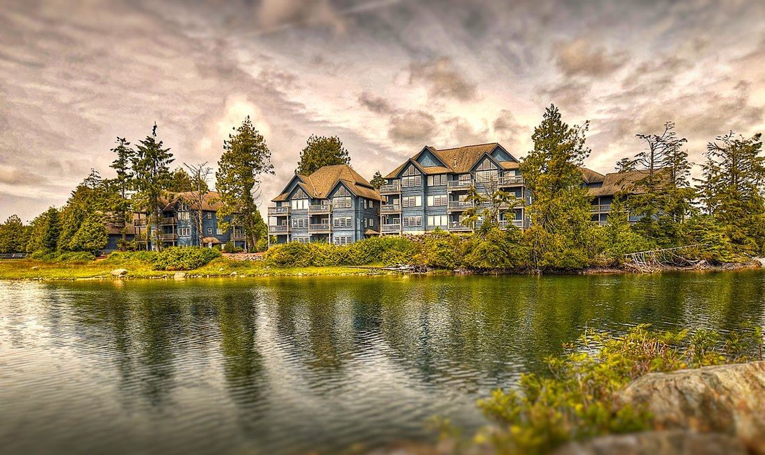 Waters Edge Resort at Pacific Rim Exterior